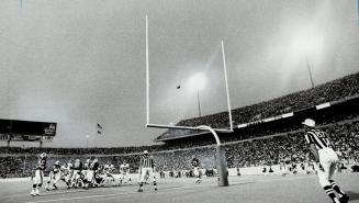 A Capacity crowd of 80,020 was on hand for last night's opening game in Buffalo's magnificent, $22 million stadium at Orchard Park, some 15 miles sout(...)