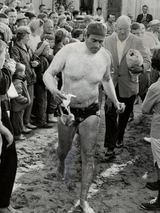 Abdel Abou Heif goes to lake. He comes from hot, hot Egypt, yet is a renowned cold water swimmer. When day-break game, the indomitable Egyptian was leading