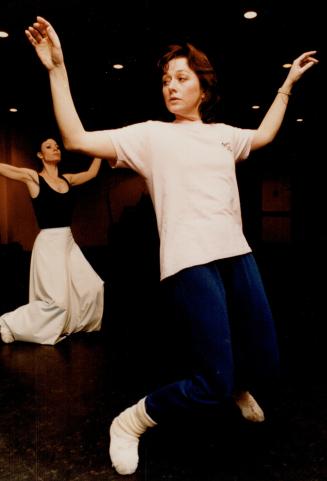 Her master's style: Nederland Dans Theatre's Roslyn Anderson teaches Karen Kain the steps to Jimi Kylian's Forgotten Land and stresses the distinctive Kylian quality of movement