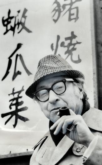 Novelist Max Ehrlich says that ever since he was a child he has dreamed he was on a street with all the shop signs in oriental characters. He walked t(...)