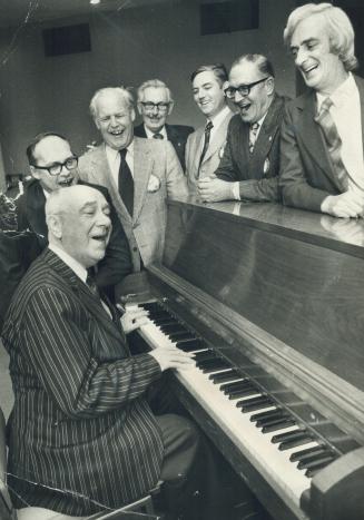 Dumbell is alive and well. Jack Ayres, 79, who directed the Dumbells in the Ambassador Theatre on Broadway in 1921, plays the piano for the Toronto Ce(...)