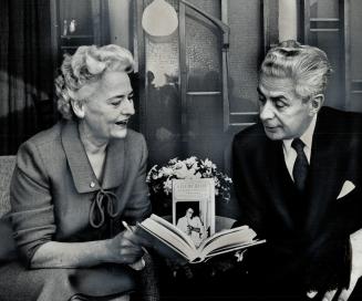 Marion O. Robinson, author of Give My Heart biography of late Dr. Marion Hillard, and George Nelson, head of Doubleday publishers, look at book in the(...)