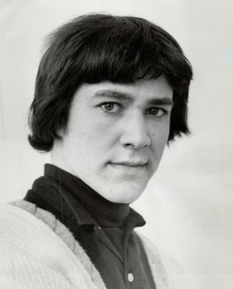 It's the sparrow cut, a new hair style sported by Jack London, Liverpool recording artist who now leads a local five-piece band known as The Sparrows
