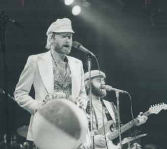 In case the fans forgot that the Beach Boys were selling California dreams at Maple Leaf Gardens, says Critic Peter Goddard, Mike Love reminded them. (...)