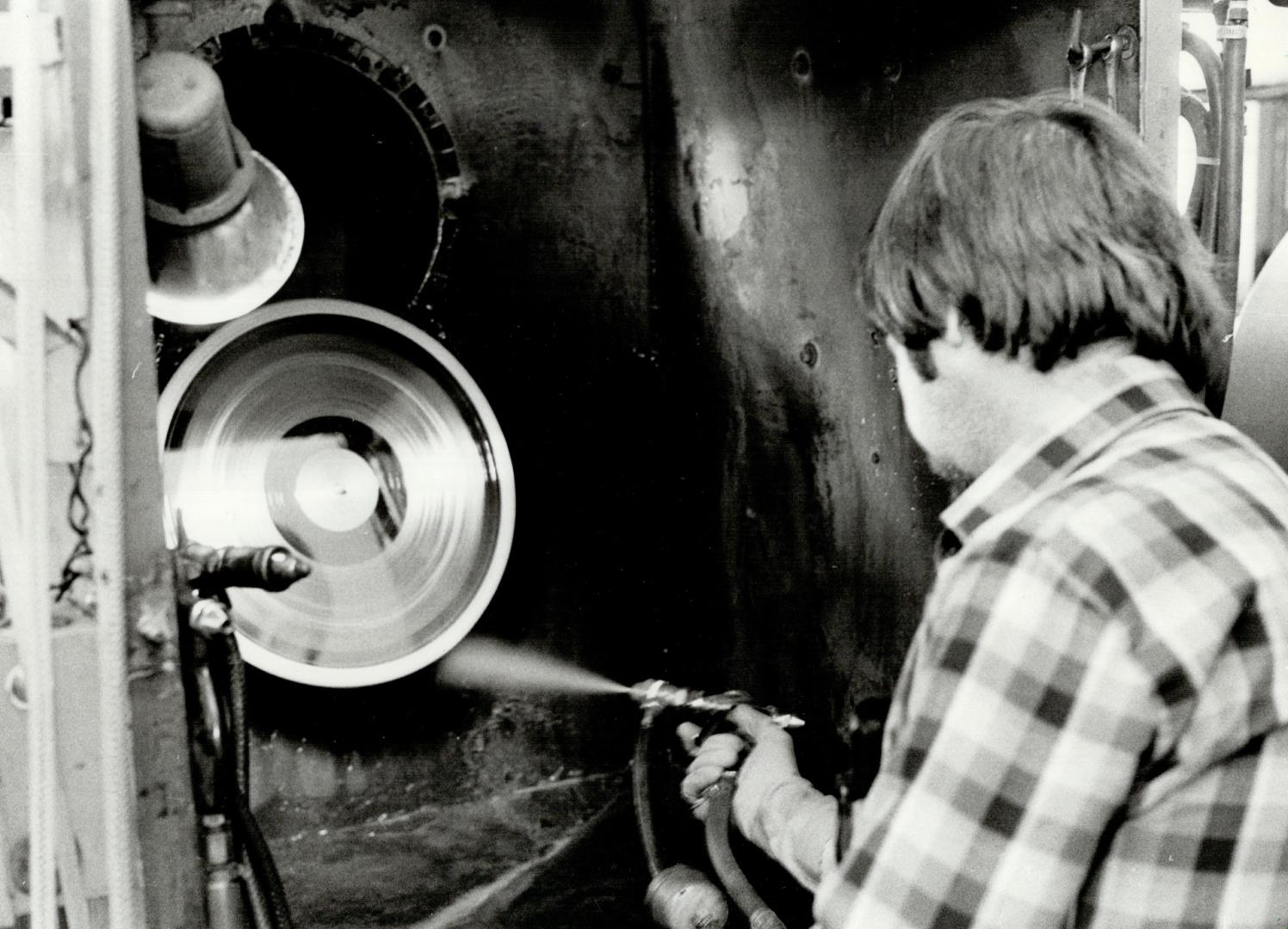 Gerry Blackmore applies a coat of silver to a lacquer record form