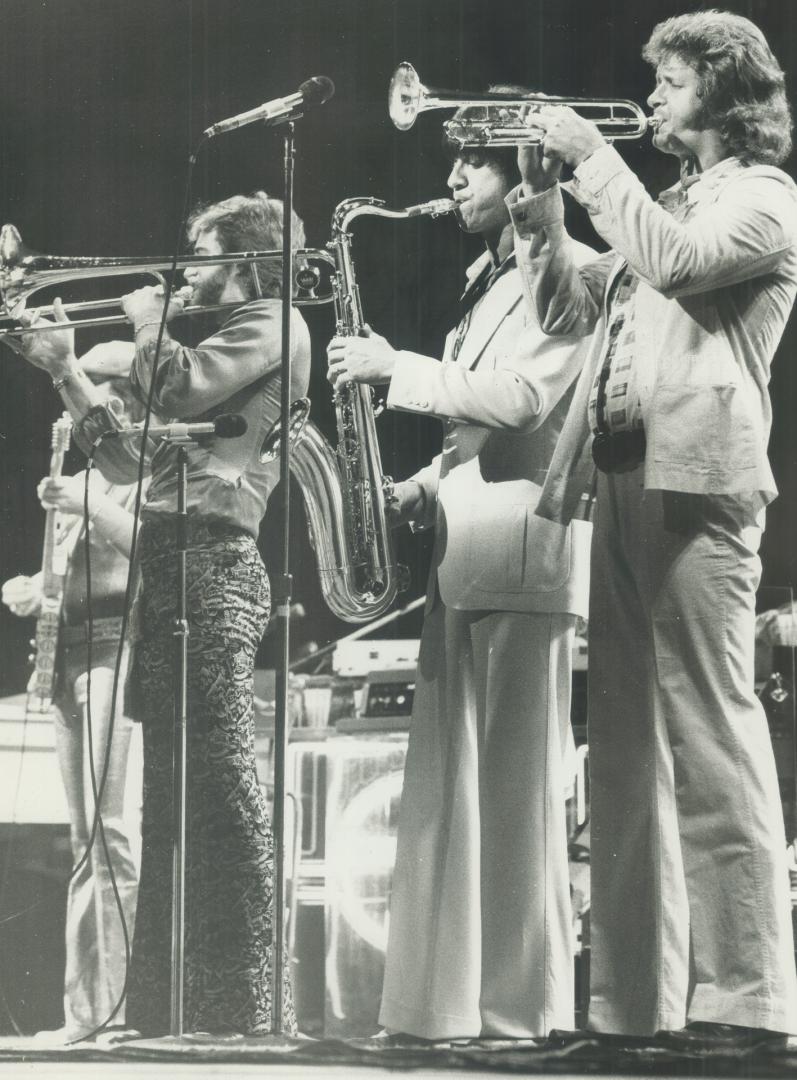 Big Band: In the late 60s, Chicago went against the trends towards  psychedelia and small bands by introducing a big-band pop sound that  included a large horn section – All Items –