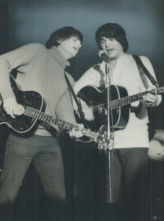 The everly brothers opened at Hook and Ladder club last night and Star critic Jack Batten says they left the audience flat-out with their pacing and timing