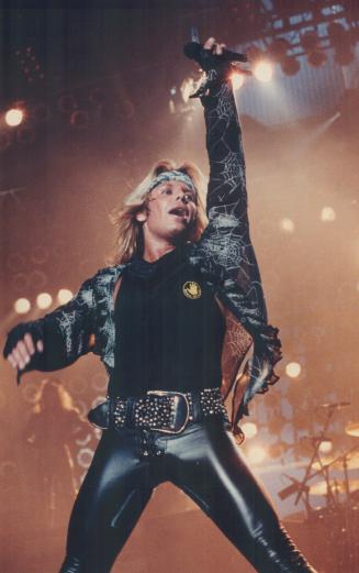 Headbangers Motley Crue, led by singer Vince Neil, thundered into the SkyDome last night, to have a go at blowing the lid off the place. But what fans(...)