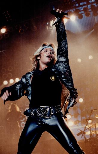 Headbangers Motley Crue, led by singer Vince Neil, thundered into the SkyDome last night, to have a go at blowing the lid off the place. But what fans(...)