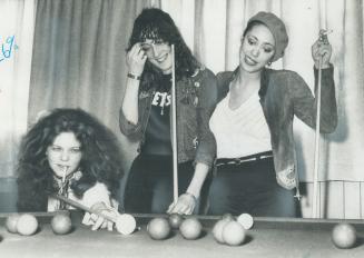 Tle half of the Rough Trade rock band relaxes over a bol, Sharon Smith (left), Carole Pope and Jane Cessine first public musical performance in compan(...)