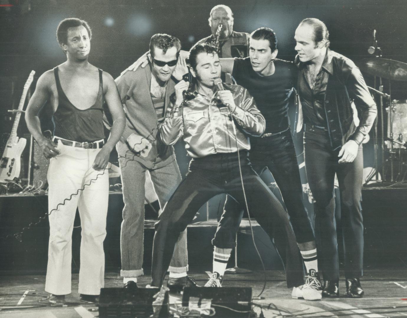 The American rock 'n' roll revival show, Sha Na Na last night gave 14,000 folks a good time at the Forum