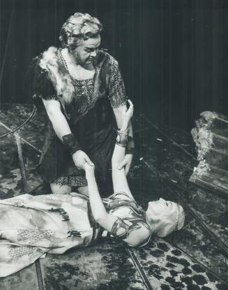 Klara Barlow lying down (Brunnehilde)