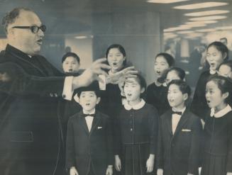 Mayor and orphans join in 'O' Canada