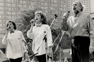 Troubadors sing UNICEF message