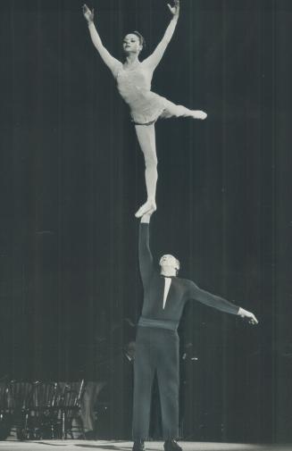 Delghtful Acrobat-dancers. Russian Festival's Zinaida Evthikova, Nikolay Fateev