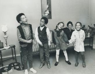 Shyelayne Marshall, 11, left, performs a song from the musical The Me Nobody Knows with her brothers and sisters, David, 8, Eve, 7, and Tamara, 6. The(...)