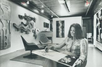 Demonstrating art techniques at her children's school artist Ina Gilbert discovered the students like to rearrange symmetrical shapes of paper or felt(...)