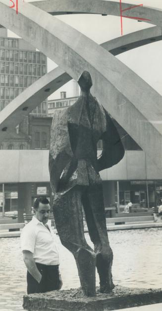 Meet 'John Galt'. Strak and unabashed stands this sculpture, John Galt, among the hundreds of pieces of art on display in City Hall Square. So far the(...)