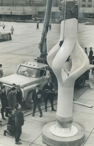 Montreal sculptor Hugh LeRoy, with fibreglass 4-Element Column