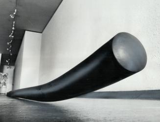 David Rabinowitch's Exhibition of minimal art at the Carmen Lamanna Gallery includes this piece, called Closed Tube, a 40-foot length of aluminum pain(...)