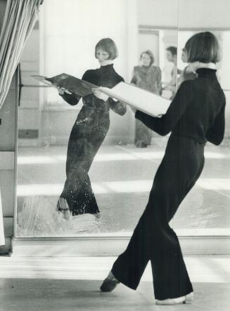 Dancing - Ballet - National Ballet - 1974 - 1975