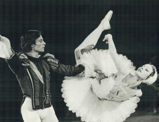 Karen Kain, Frank Augustyn, Swan Lake at Forum