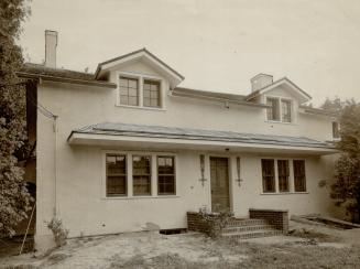 Home of W.D. Gregory, Oakville, house in which Wm Lyon MacKenzie, hid when he was being hunted by government soldiers