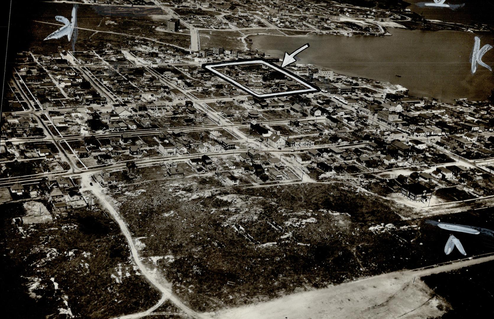 At 8.30 this morning fire that had ravaged the central business section of Rouyn, northern Quebec mining town, was declared out, after the blaze had t(...)