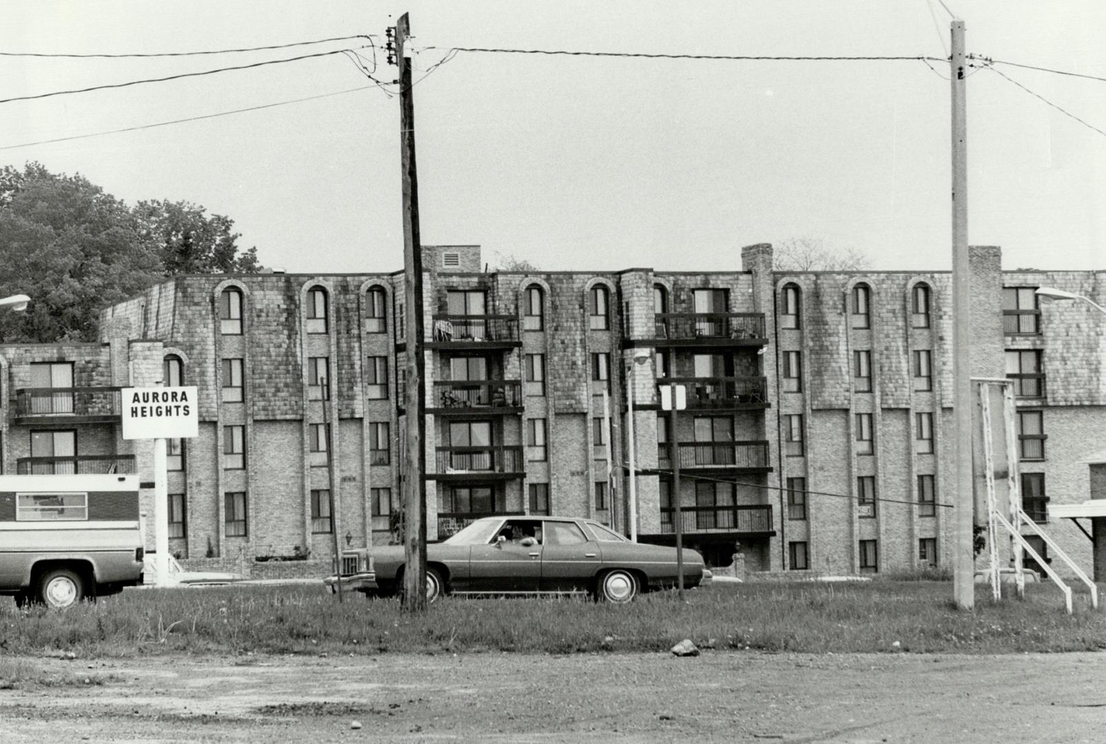 Canada - Ontario - Aurora (Buildings)