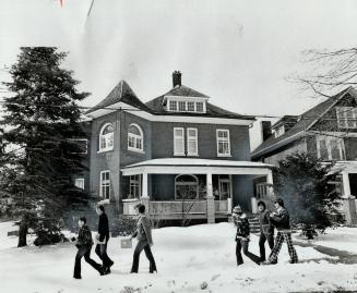 This comfortable 14-room house on a quiet street in Barrie is home for 12 teenage boys who were troubled or in trouble in their home environments. The(...)
