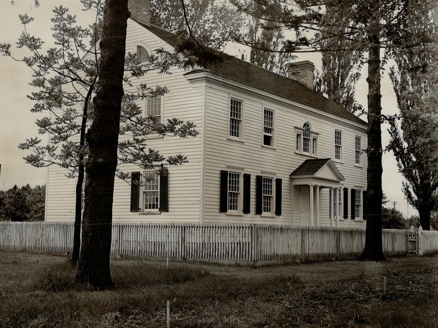 Thayendanegea house. Burlington, May 23-Thayendanegea House, commemorating the Indian chief of that name who was also known as Capt. Joseph Brant, was(...)