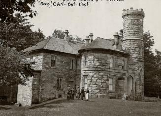 Commanding View, Maclaren Castle as shown in this 1921 photo, was built on the very highest point of the Caledon Mountains and offered visitors a dram(...)