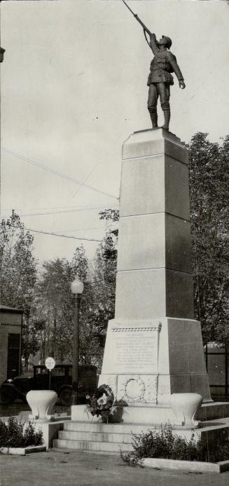 The war memorial erected by the citizens of Chatham, Ontario