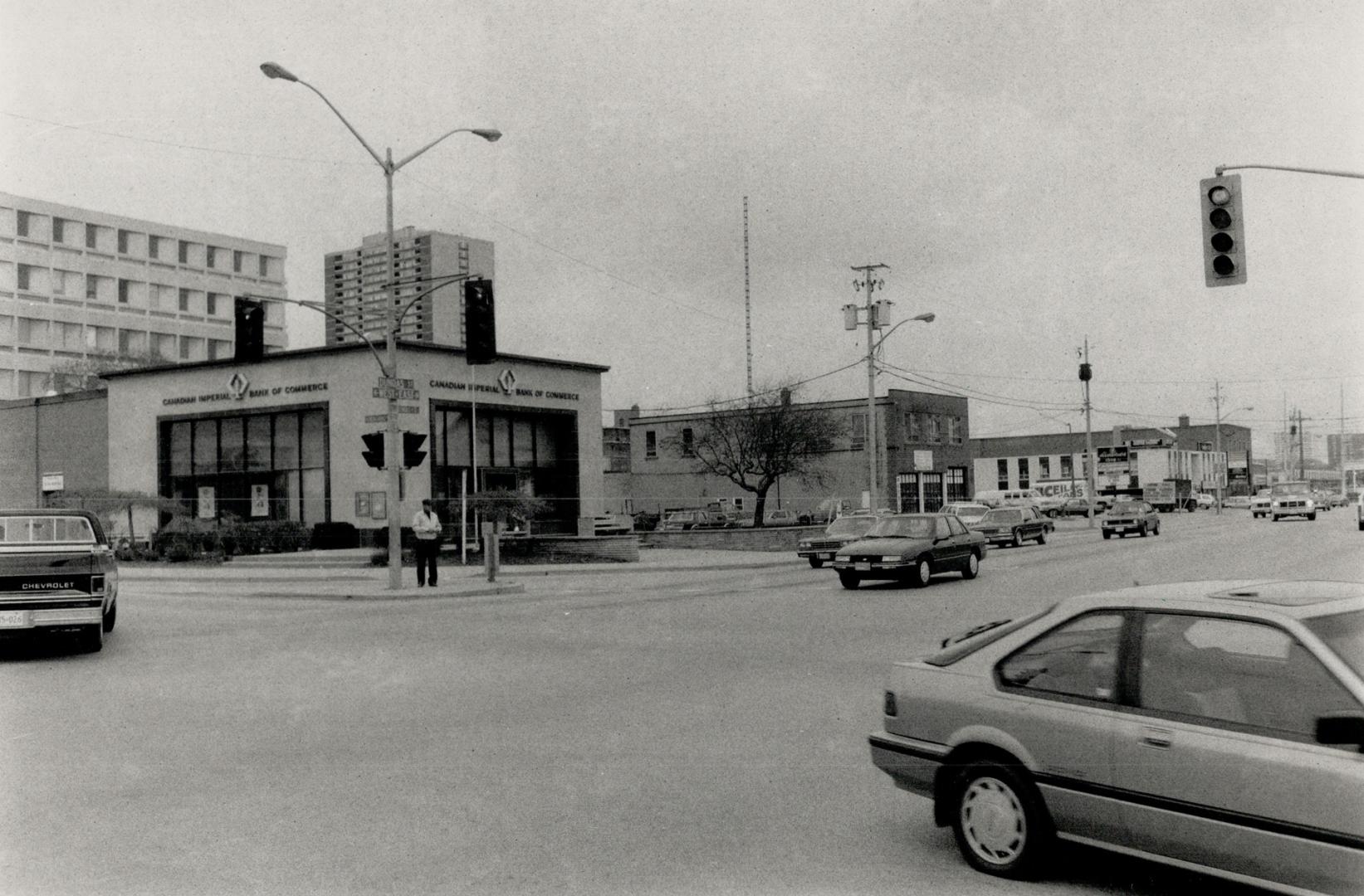 Cooksville then...and now, The area around the intersection of Highway 10 (Huontario St.) and Dundas St. (Dundas Highway) in Cooksville has grown up d(...)