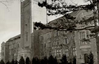 Canada's war effort. Staff officers will supervise the huge training plan from the administration building, Right, where there is ample office space. (...)