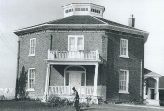 Octagonal house on Major Mackenzie Dr. near King City
