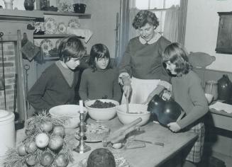 Making mincemeat at Gibson House