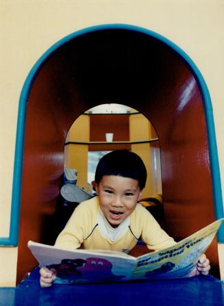 North York's new library proves a hit, Hubert Tang, 4, flips through a book in the play castle, in the children's department of North York's $250 mill(...)