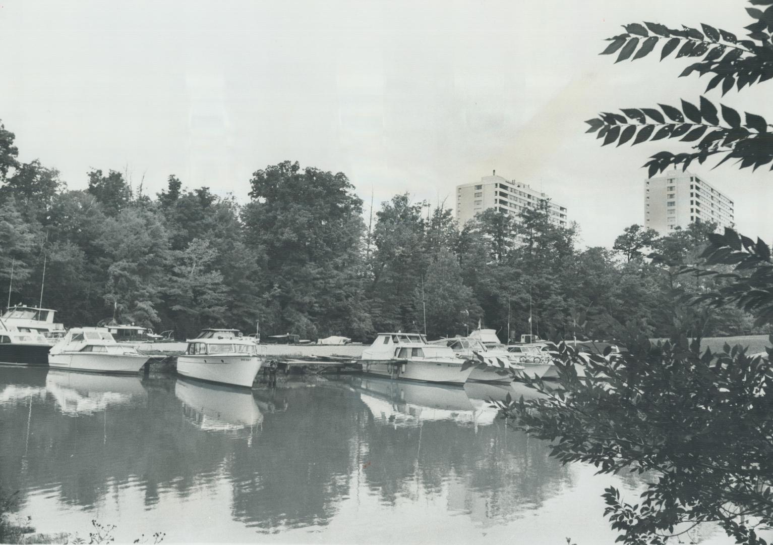 Oakville power squadron boats line the Sixteen Mile Creek in downtown Oakville, Canada's richest community for sixth consecutive year is home of 62,00(...)