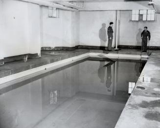 Boasting a swimming pool, broad lawns and a generous sized orchard, the headquarters still falls short of continental standards enjoyed by the army in(...)