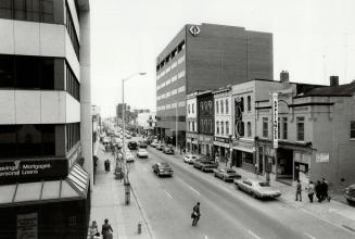 Oshawa downtown looking east along King St