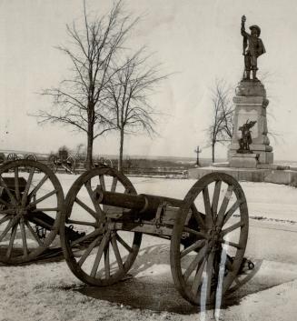 Champlain monument, Ottawa and captured German guns