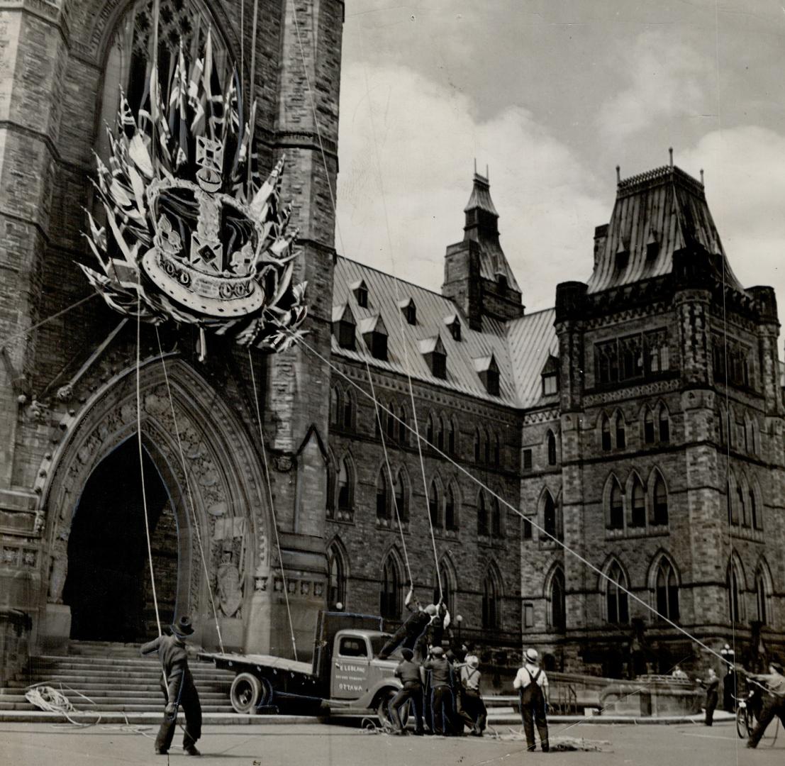 Flag-Framed crown rides skyward as Ottawa decorates