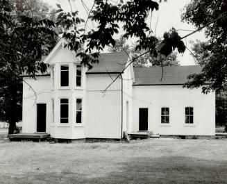 One of two historic houses the province plans to return to private ownership on the site of the North Pickering housing development is the eight-room (...)