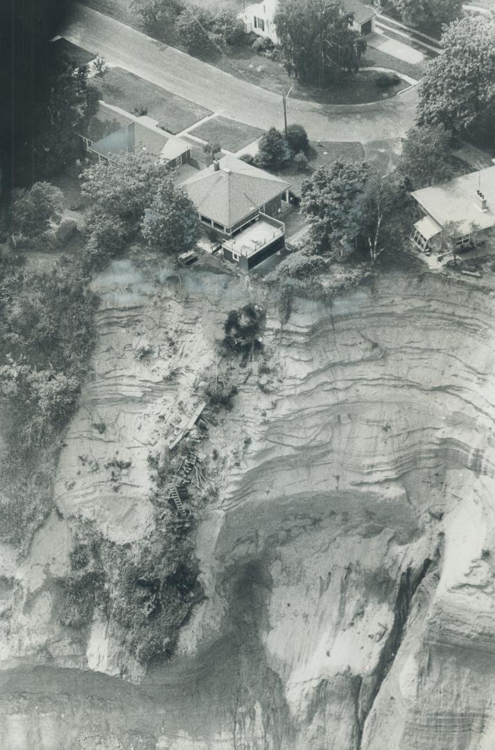 Homes should not have been permitted along top of Scarborough bluffs, reader says in letter below, since erosion is so unpredictable. He suggests a st(...)