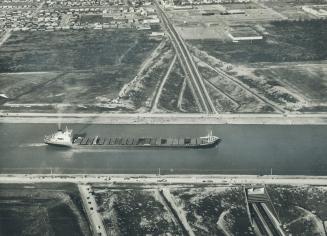 The first commercial ship to use the bypass in the Welland Canal between Port Colborne and Port Robinson was the laker Senneville, which made the trip(...)