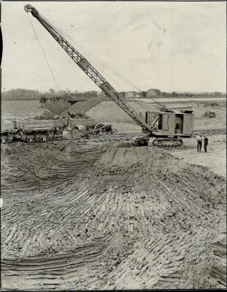 A slicer drag at St. Catharines excavating for a dry dock in which to repair the steel gates of the new Welland canal