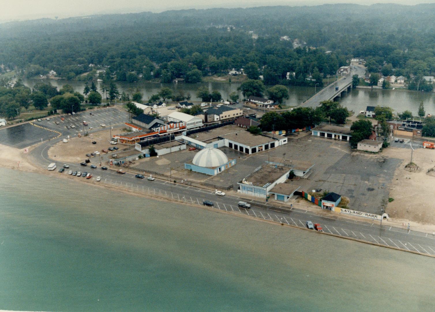 Canada - Ontario - Wasaga Beach (1 of 2 files)