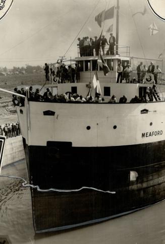 S.S. Meaford breaks ribbon as welland gates swing open. History was made in the world of transportation yesterday, when lock No. 8 of the new Welland (...)