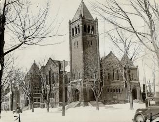 Where Rev. W. T. McMullen was pastor for many years. The photographs here show knox Presbyterian church, Woodstock, of which Rev. Dr. W. T. McMullen w(...)